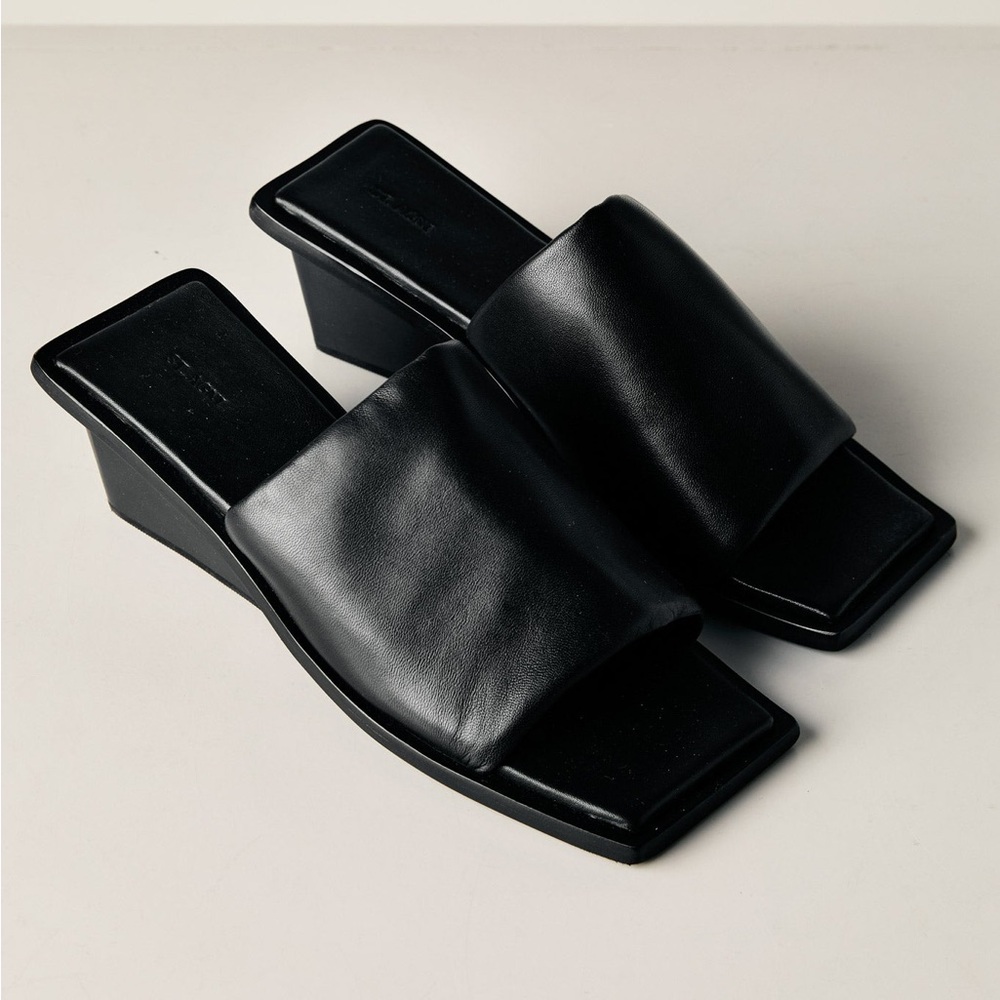 St. Agni 90’s Wedge Heel in Black Leather Size 36